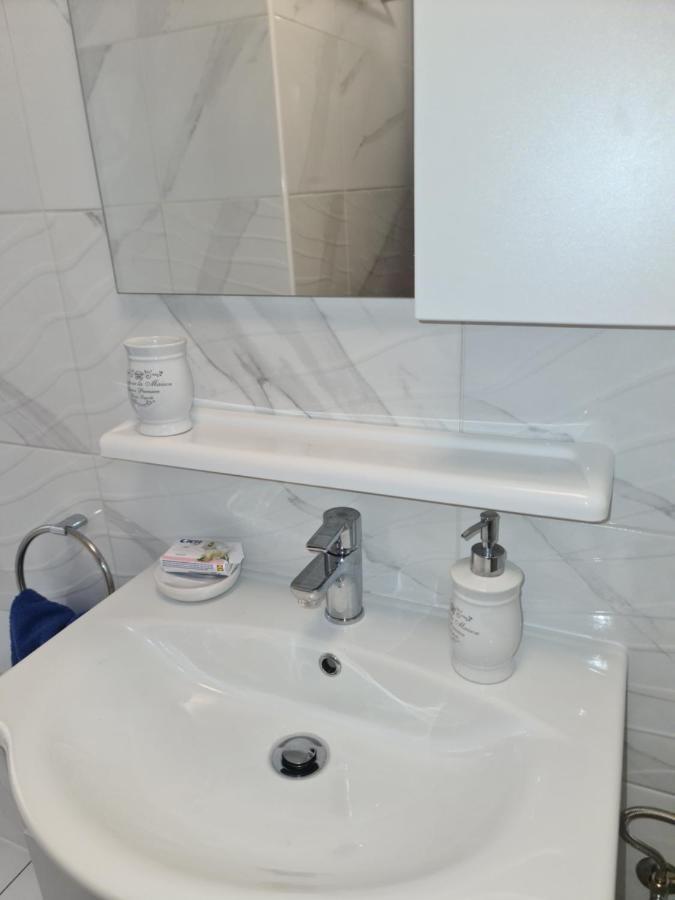 Apartments Pinezic Martinšćica Екстериор снимка